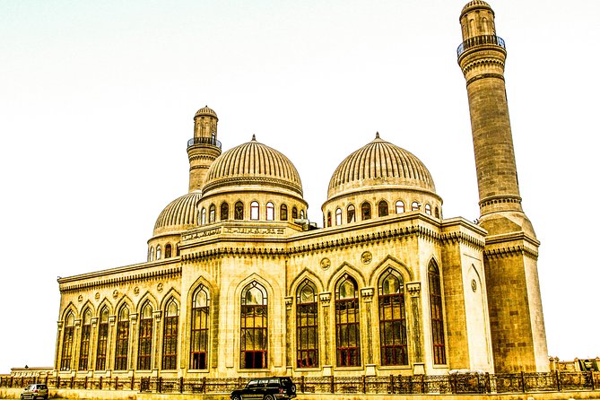 4 Days Tour: Airport Pickup + Old City + Night Tour + Day Trip Baku + Gabala - Guides, communication, and the human side of the tour