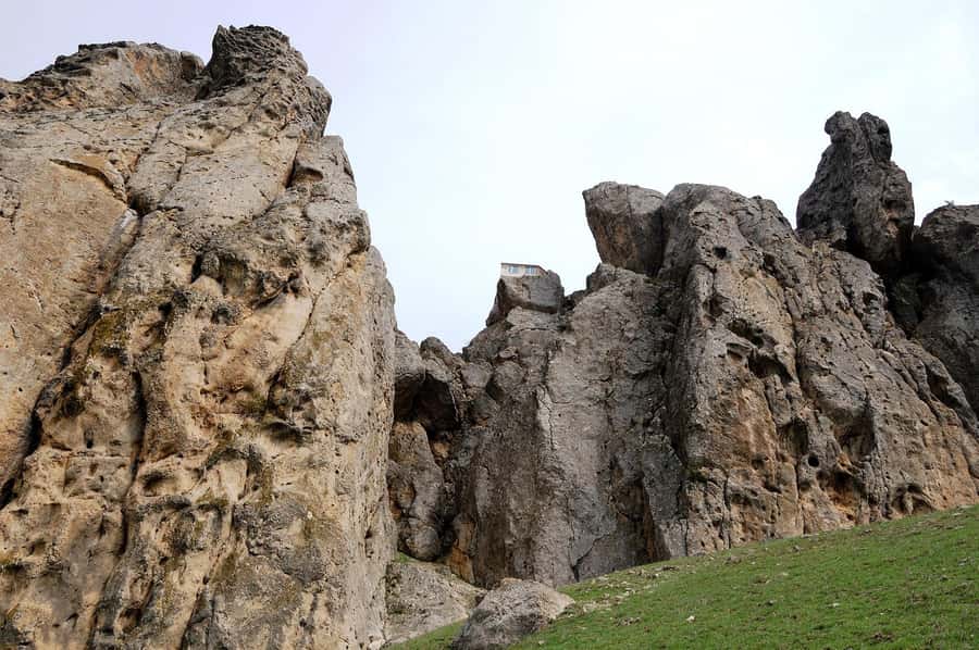 Baku: Candy Mountain, Pink Lake, Besh Barmag Dag and Mosque - Lunch in Khizi District