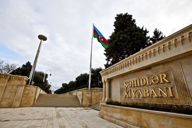 Baku City Tour with Guide Admission Include - Inside the Old City: miniature books and a royal palace