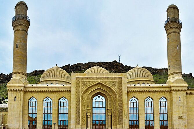 Baku : Gobustan, Absheron Sights Guided Day Trip Lunch included - The oil connection and the brief Aquatic Palace stop