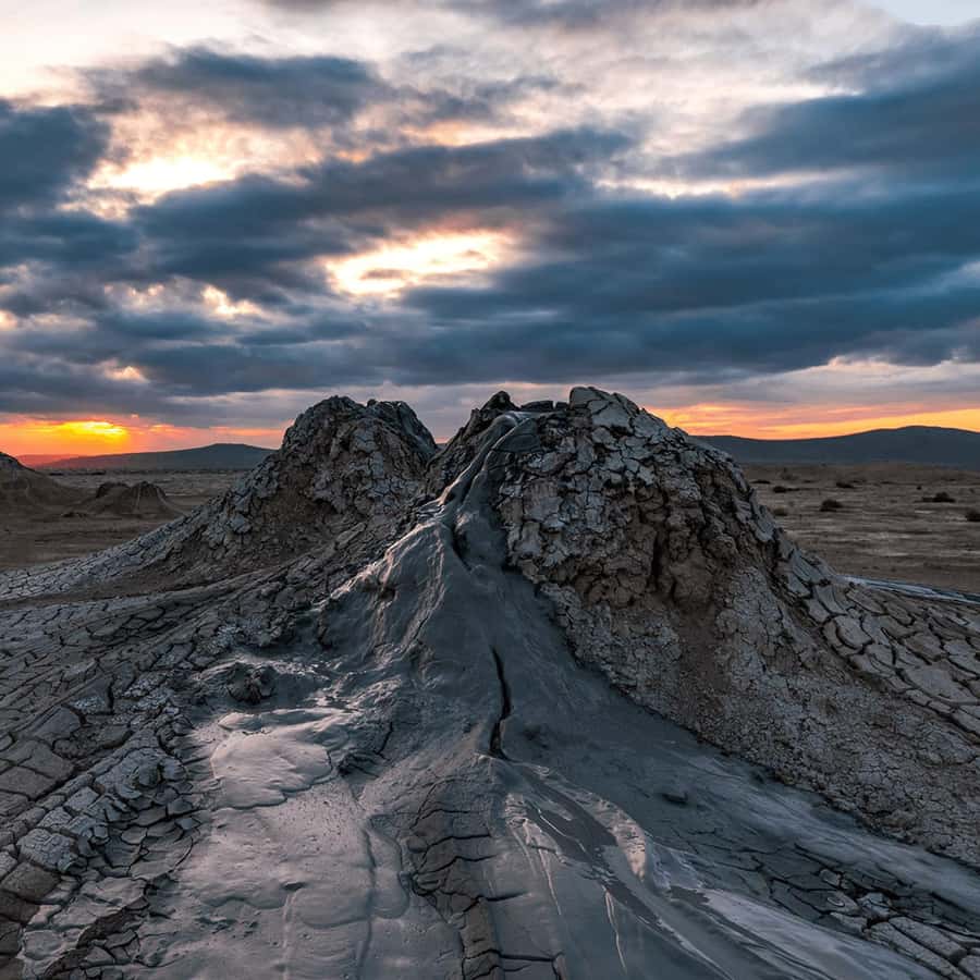 Baku: Gobustan, Mud Volcanoes, Fire Temple, & Yanar Dag Tour - Lunch in Baku, with time to reset