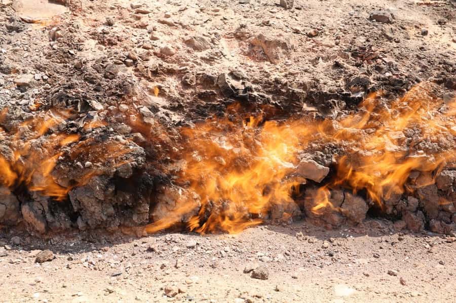 Baku: Gobustan, Volcanoes, Fire Temple and Yanardag Day Trip - The mud volcanoes and the memorable old Ladas