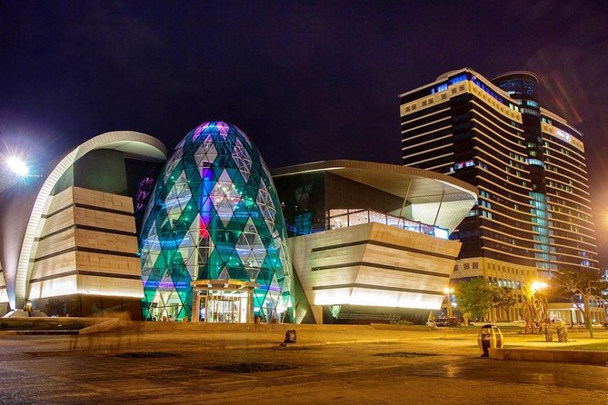Baku Lights: the Night Tour illuminated by Baku lights - What the guide and group can change