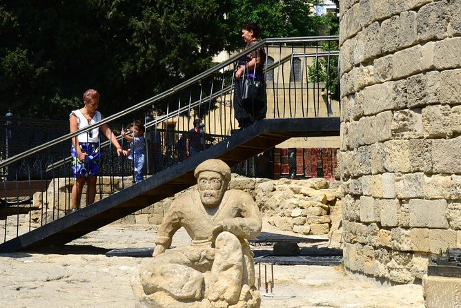 Baku Old City (Icherisheher) Group Tour - Finding mosques, hamams, and caravanserais