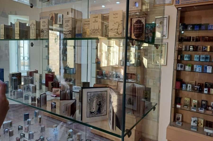 Baku Old City Tour by Heritage Travel - A movie stop at the Diamond Arm location