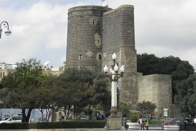 Baku: Old City Walking Tour - Walking through Iceri Seher