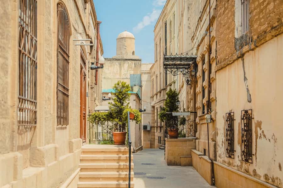 Baku Old Town Walking Tour - Crafts, galleries, and ordinary streets