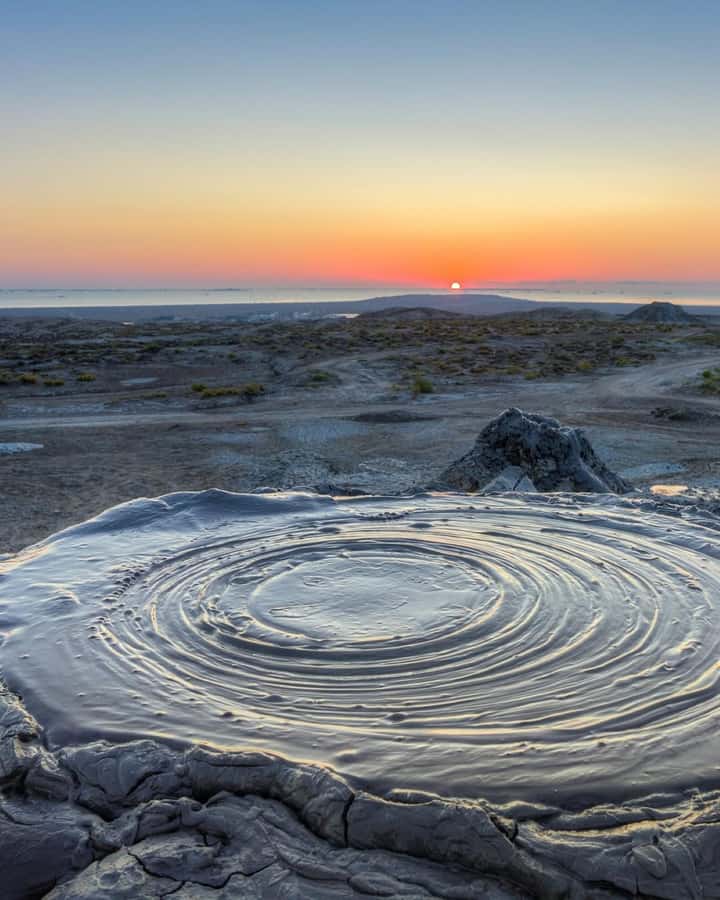 Baku: The Best 5 Sightseeing Spots Gobustan + Old City Tour - The mud volcanoes are the day’s strangest stop