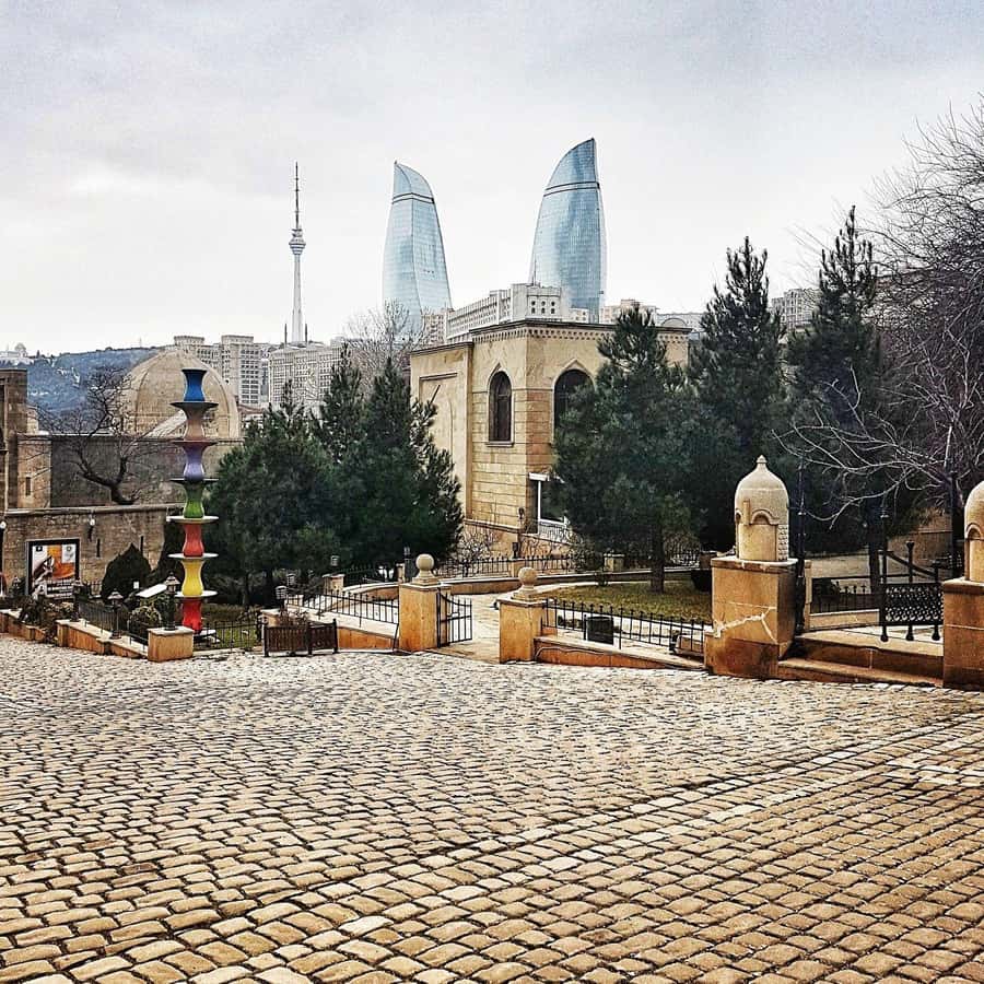 Baku: The Best 5 Sightseeing Spots Gobustan + Old City Tour - Lunch is a pause, not an included meal
