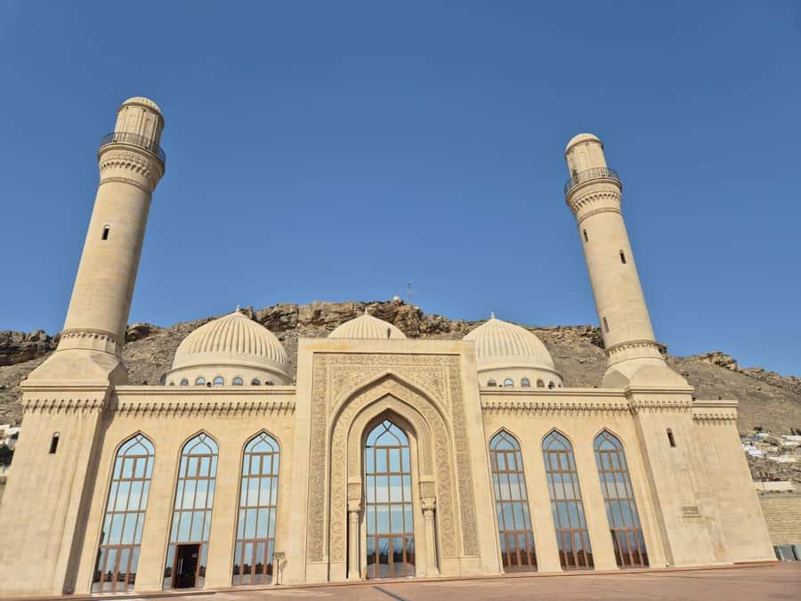 Baku: The Best 5 Sightseeing Spots Gobustan + Old City Tour - Yanar Dag shows fire coming from the ground