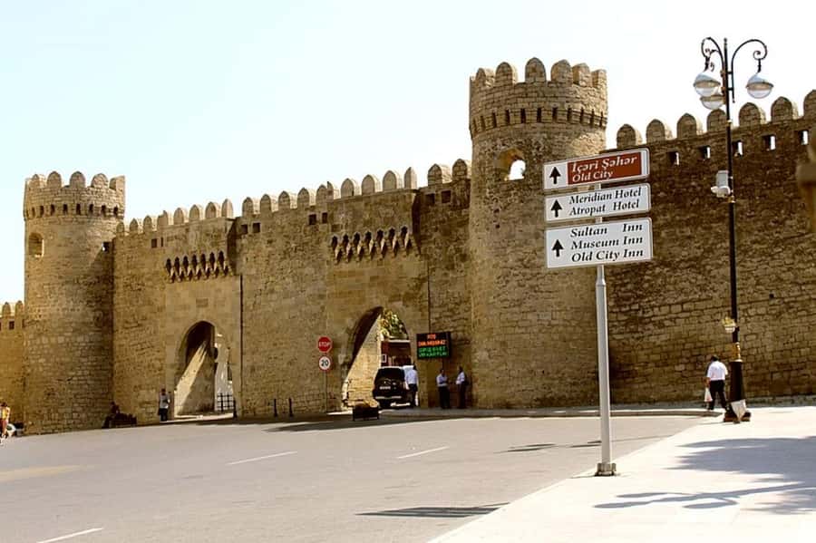 Baku: The Best 5 Sightseeing Spots Gobustan + Old City Tour - Ateshgah explains the human side of sacred fire