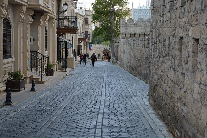Baku Tour 3 Nights (4 Days) - Nizami Street and Fountain Square after dark