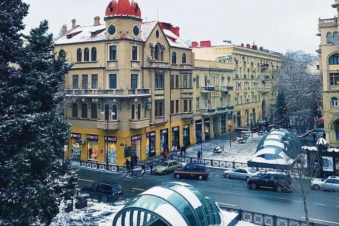 BAKU WALKING tour with the best STREET FOOD and DRINK tasting - The local food stop and what it adds