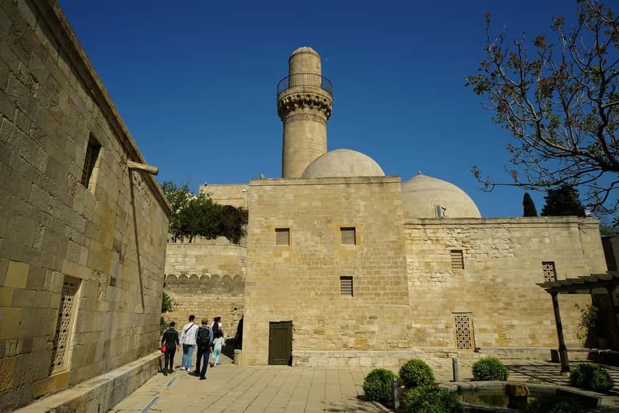 Become a Baku resident in a day - Bibi-Heybat Mosque and the fire sites