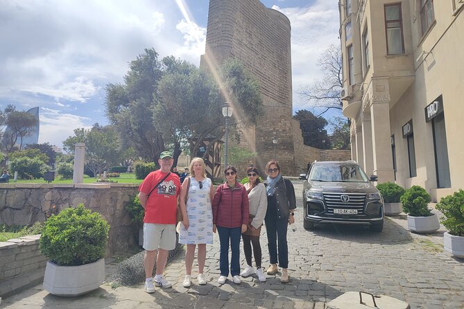 Coolest Baku Walking Tour - Tiny books and a poet with a heavy burden