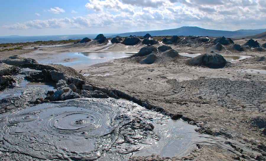 From Baku: Gobustan, Mud Volcanoes & Mosque Private Tour - The road to the mud volcanoes is part of the story