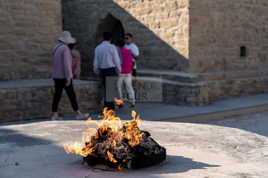 From Bakü: Sightseeing - Ateshgah - Yanardag - Gobustan - Mud volcanoes, Azerbaijan’s oddest natural stop