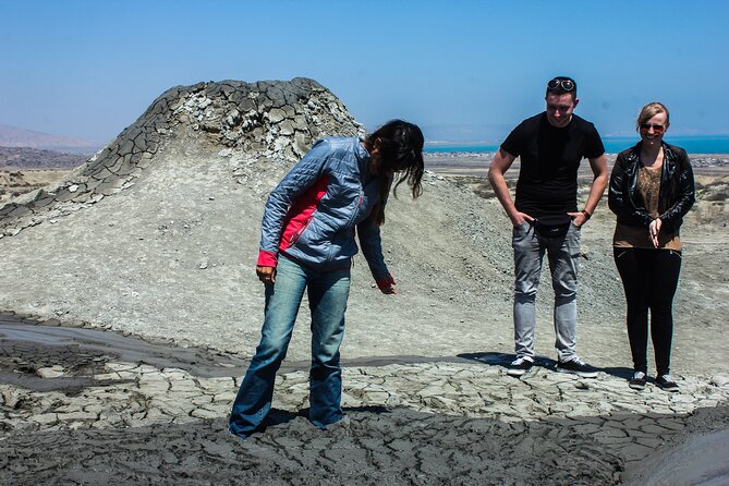 Gobustan, Mud volcanoes, Fire temple, Fire mountain GROUP TOUR - Guide quality and the importance of expectations