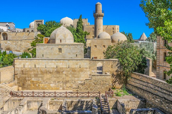 Group Walking Tour in Baku Old City - Lovers, cats, and a lighter ending