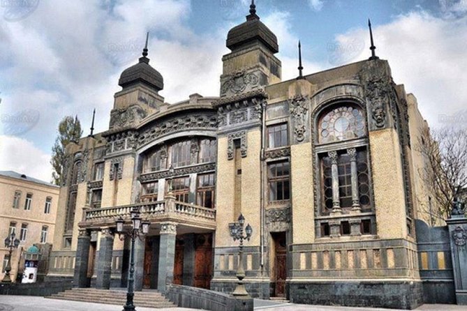 Half-Day Baku Private Walking Tour with Pickup - What the private format really adds