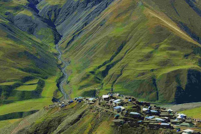 Khinalig - Gleykhudat 1 day hiking tour - Guba and the switch to a 4x4