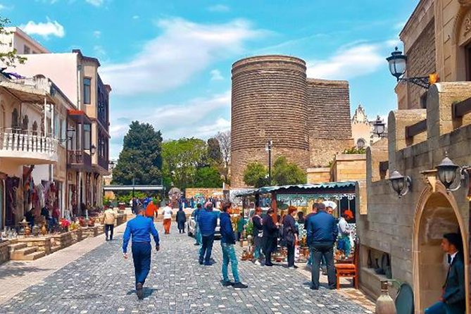 Old and Modern Baku Tour ( Day & Night Time) - Martyrs’ Lane and the climb to Highland Park