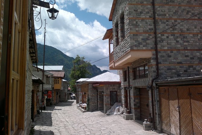 Private Shamakhi - Lahij tour - The private vehicle changes the feel of the day